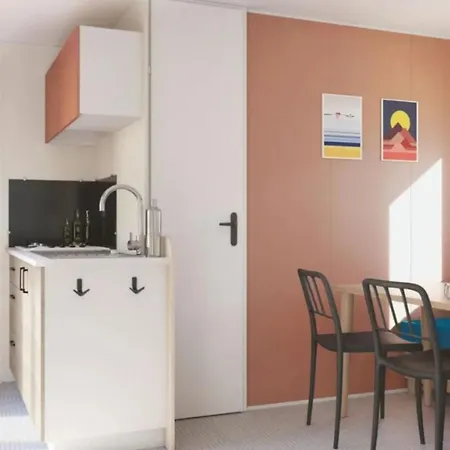 Mobil-home Confortable - 2 Chambres, Terrasse, 4 Pers. - Api-1-52-1271 Camping Le Pradet