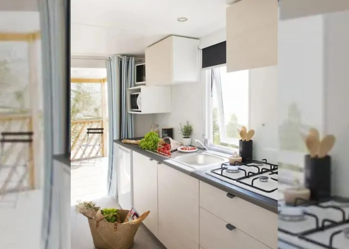 Mobil-home Confortable - 2 Chambres, Terrasse, 4 Pers. - Api-1-52-1271 Camping Le Pradet