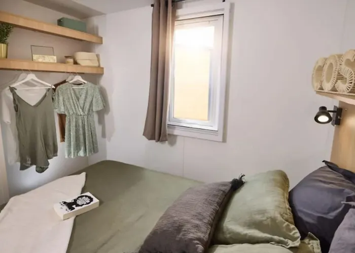 Mobil-home Confortable - 2 Chambres, Terrasse, 4 Pers. - Api-1-52-1271 Le Pradet